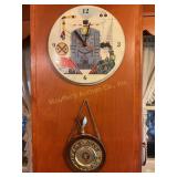 Wall hangings, clocks-not tested, pictures 10' x