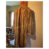 Womenï¿½s fur? Coat, no label
