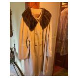 Cashmere w/ fur? Collar ladies coat, no size s