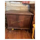 Wood cabinet 31' x 28ï¿½ x 21ï¿½