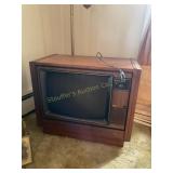 RCA CONSOLE TV , turns, not fully tested 34ï¿½ x