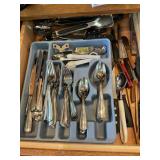 Contents of 1 drawer- Oneida