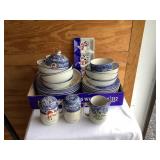 25+ pc. Thomson pottery, etc. snowman dish set,