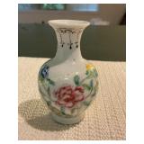 Chinese porcelain bud vase, Famile Rose Style,