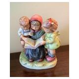 Goebel Hummel figurine, Storybook Time, 4.5x5.25"