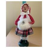 Byers Choice LTD. The Carolers 1987-Young girl-9