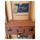 Vintage Amelia Earhart luggage 21 1/2" x 7ï¿½ x 1