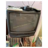 19" Zenith color TV -VCR w/ remote & manual,