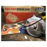 Skilsaw 7 1/4" power saw w/extra blades