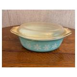 Pyrex 1.5 qt turquoise snowflake casserole dish