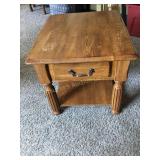 2 Oak end tables w/1 dovetail drawer