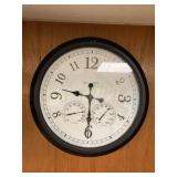 Acurite wall clock w/ humidity & temperature