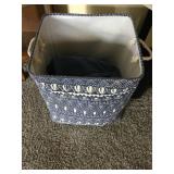 Cloth hamper w/2 throw blankets 16"x15"x 17"