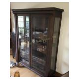 China cabinet w/glass doors - 15'x45ï¿½ x 63ï¿½