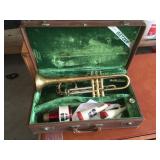 Getzen Trumpet 300 series w/acces. & carry case