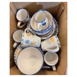 Tulip pattern dish set
