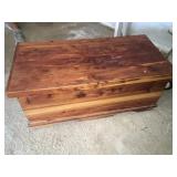 Cedar chest 37'x16ï¿½x18ï¿½ (shows wear)