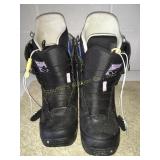 Burton womenï¿½s ski boots sz 8.5