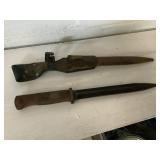 Vtg bayonet, 10' blade, w/leather case, WWII