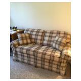 Smith Brothers loveseat w/ 2 pillows , 64' x 33'