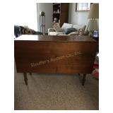 Drop leaf table 42' x 18', or 54' x 42' open