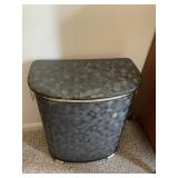 Clothes hamper 21' x 25'
