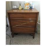 Thomasville night stand dovetail 20 1/2' x 24? x