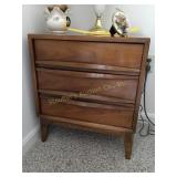Thomasville night stand dovetail 20 1/2' x 24? x