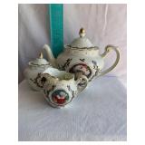 Danbury Mint St. Nicholas Porcelain Tea set w,