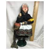 Byers Choice Caroler, Baboushka Caroler, 12'