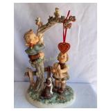 Goebel Hummel Figurine Hereï¿½s My Heart Hum 766,