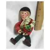 Byers Choice Caroler W/present, 4'H