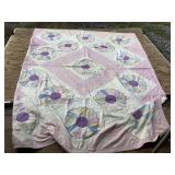 Dresden plate pattern quilt, 89'x68ï¿½, shows some