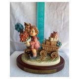Goebel Hummel Figurine Loves Bounty, #751,