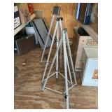 3 tripod stands, adjustable height