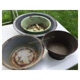 VTg enamel bowls, sieve, bottle, show wear