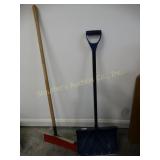 2 Snow Shovels