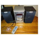Aiwa Stereo w/CD player Model XR-M150 w/remote &