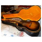 Gibson Guitar w/ case has key (shows wear) manual