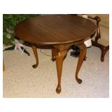 Drop Leaf End Table (shows wear) 28" x 33" leaves
