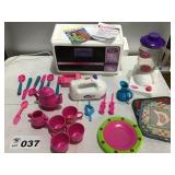 EASY BAKE OVEN, MIXER, BLENDER & ACCESSORIES