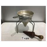 COLANDER W PESTAL