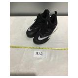 NIKE TENNIS SHOES SIZE 9