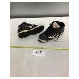 BASEBALL CLEATS SIZE 6 1/2