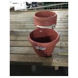 6 PLASTIC PLANTERS