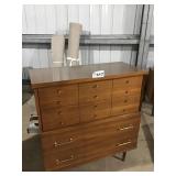 CHEST OF DRAWERS, MATCHES LOTS 616 AND 618