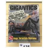 AMT Gigantics Huge Tarantula Diorama