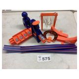HOT WHEELS LAUNCHER AND TRACK