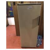 MAGIC CHEF APARTMENT REFRIGERATOR MAGIC CHEF APARTMENT REFRIGERATOR