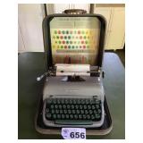 REMINGTON VINTAGE TYPEWRITER REMINGTON VINTAGE TYPEWRITER